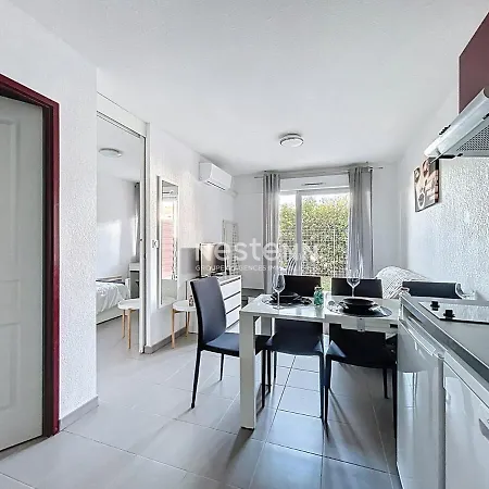 3692-t2 Dans Avec Piscine Apartament *